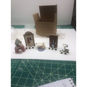 Avon - Victorian Memories Miniature Furniture Collectibles 5 piece- Bathroom